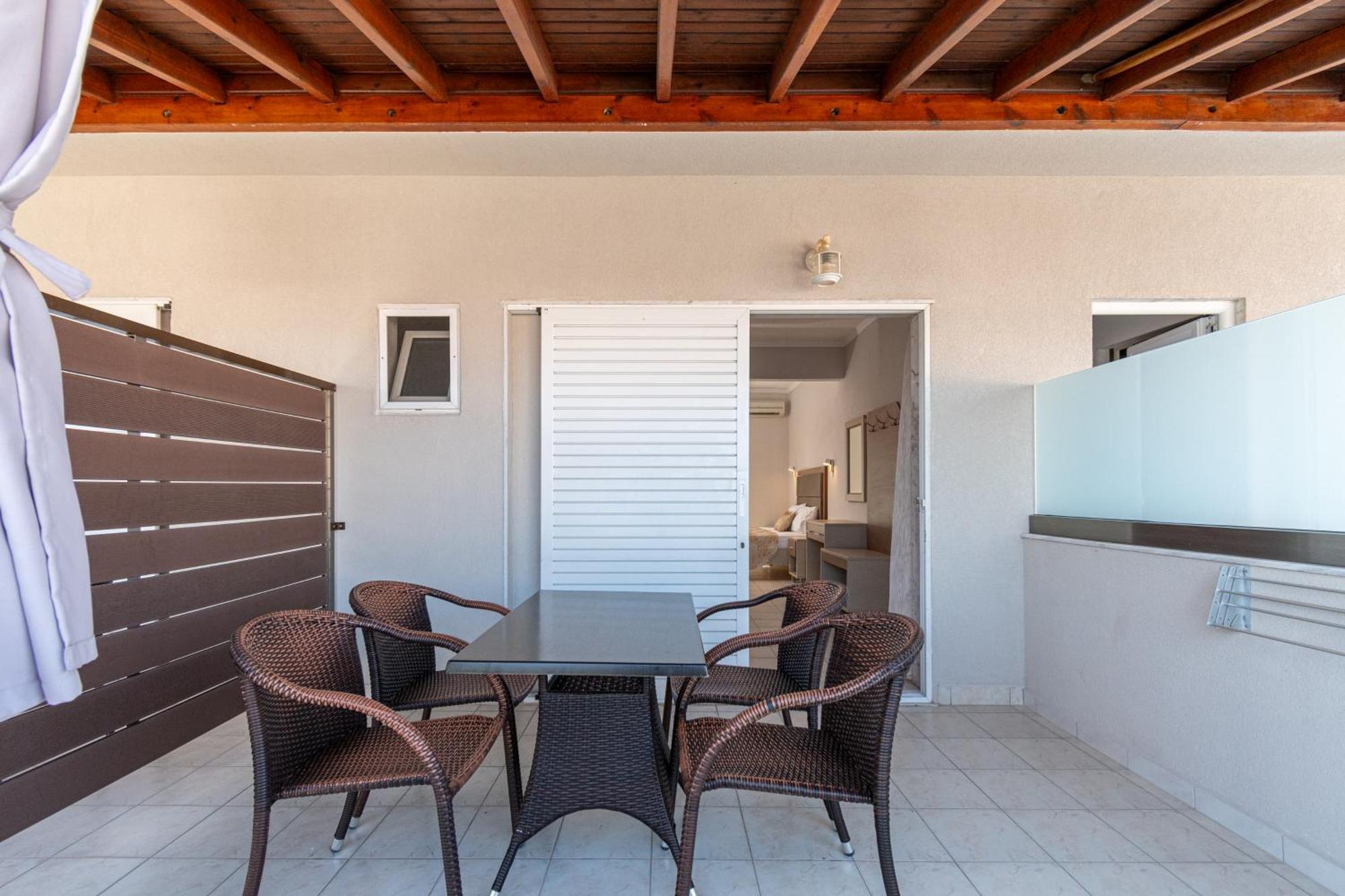 סארטי Villa Zoe On The Beach מראה חיצוני תמונה